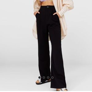 NWT Stradivarius Wide Leg Relaxed Dad Pants in Black Size 4